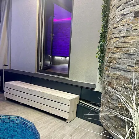 Otel Exclusive Spot Free Parking *