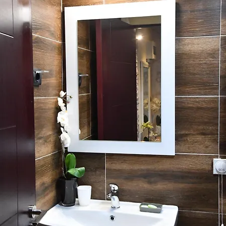 Exclusive Spot Free Parking Hotel